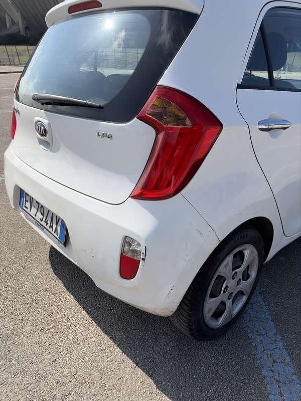Usata Kia Picanto 67 CV (49 kW) 2014 Bianco Utilitaria