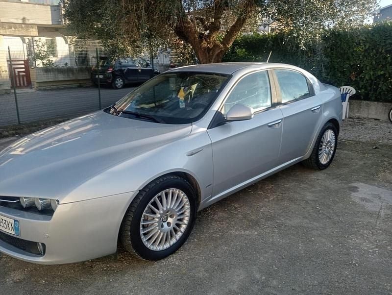 Second-hand Alfa Romeo 159 Ti 149 CP (109 kW) 2008 Argintiu Berlinǎ