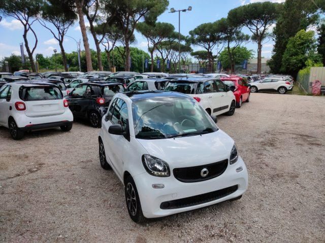 Bianco metallizzato Usata 2019 Smart ForTwo Coupé Coupé | 13.800 € (Ottimo prezzo) - Immagine 1/3