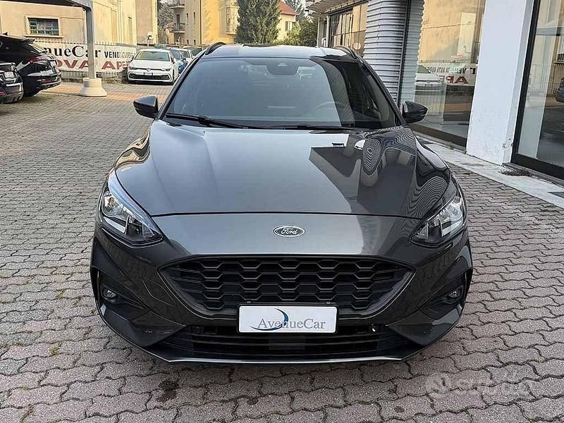 Usata Ford Focus ST-Line 120 CV (88 kW) 2019 Grigio / metallizzato Station wagon