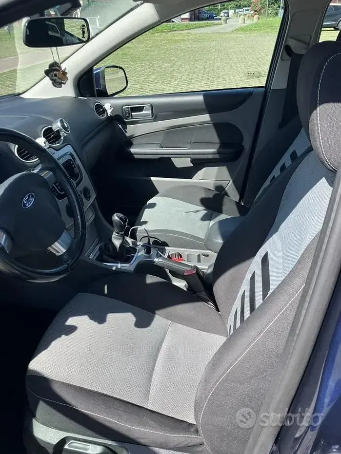 Usata Ford Focus Titanium 109 CV (80 kW) 2011 Bluazzurro Station wagon