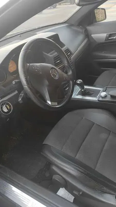 Usata Mercedes E220 Avantgarde 170 CV (125 kW) 2011 Nero Coupé
