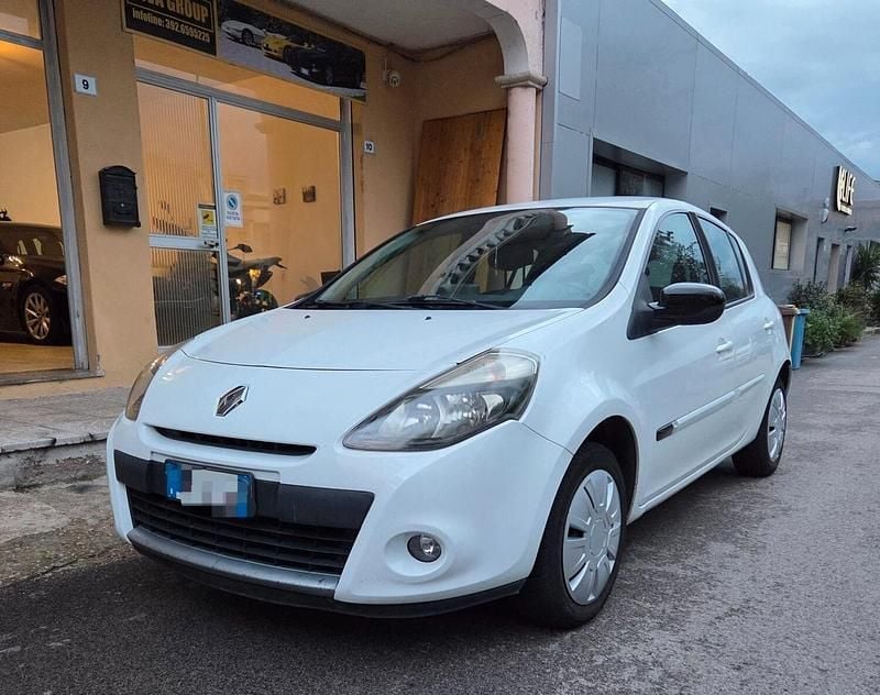 Usata Renault Clio II 74 CV (54 kW) 2011 Bianco Berlina