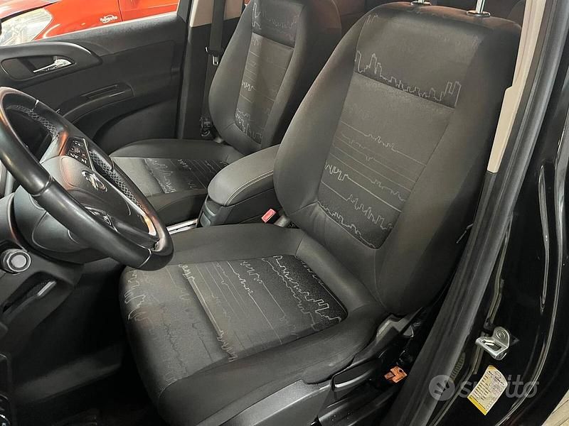 Usata Opel Meriva 120 CV (88 kW) 2014 Nero Monovolume