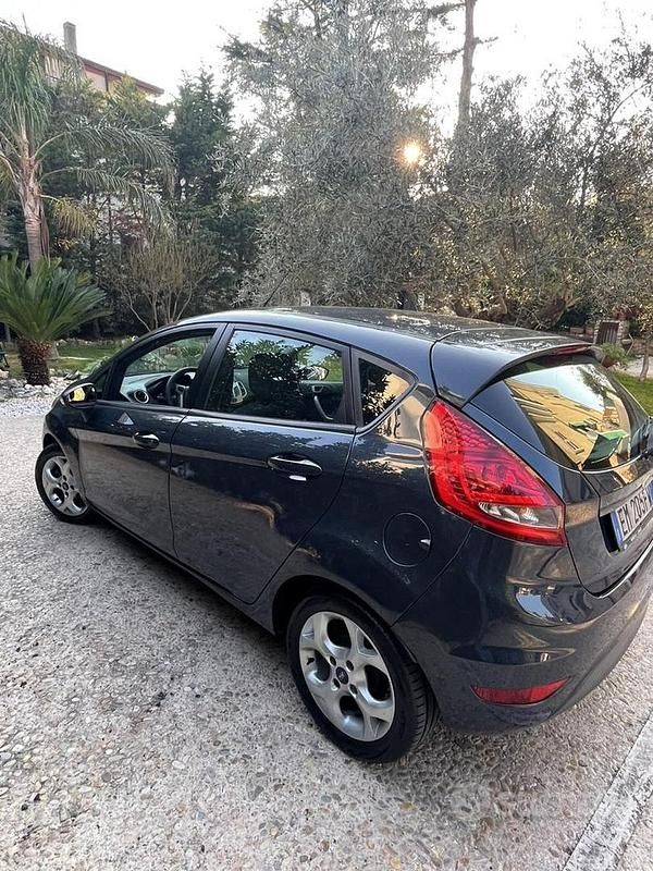 Usata Ford Fiesta Business Edition 70 CV (51 kW) 2012 Utilitaria