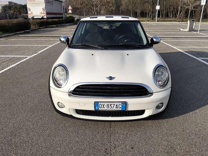 Usata Mini ONE 75 CV (55 kW) 2009 Beige Utilitaria