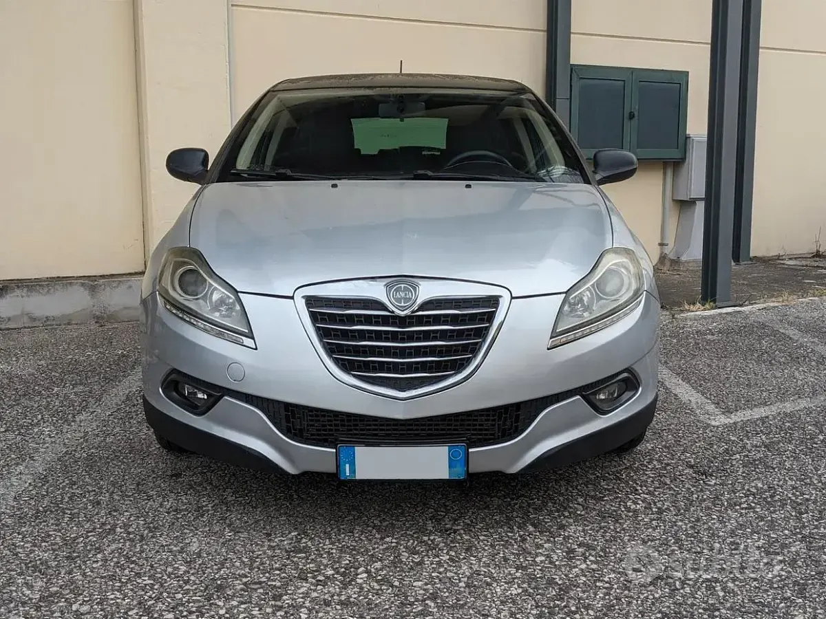 Usata Lancia Delta 120 CV (88 kW) 2010 Argento Utilitaria