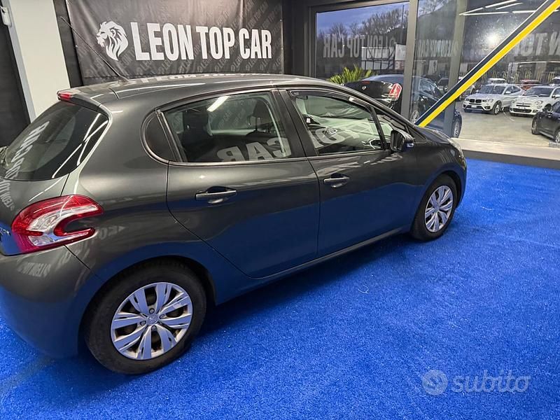 Usata Peugeot 208 95 CV (69 kW) 2015 Grigio Utilitaria