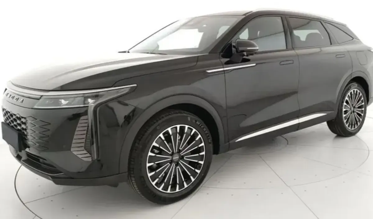 Usata Omoda 9 537 CV (394 kW) 2025 Nero SUV