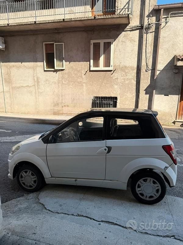 Usata Ligier IXO 5 CV (3 kW) 2011 Bianco Utilitaria