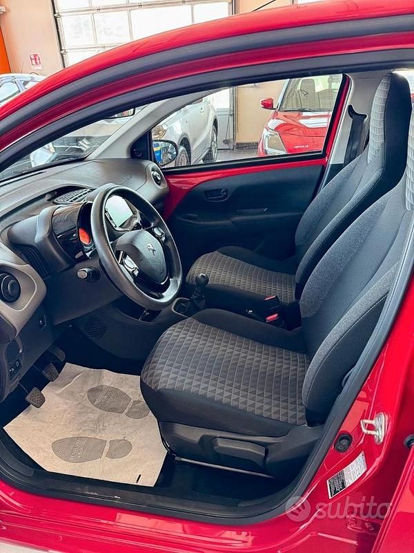 Usata Peugeot 108 Active 72 CV (52 kW) 2020 Rosso Berlina