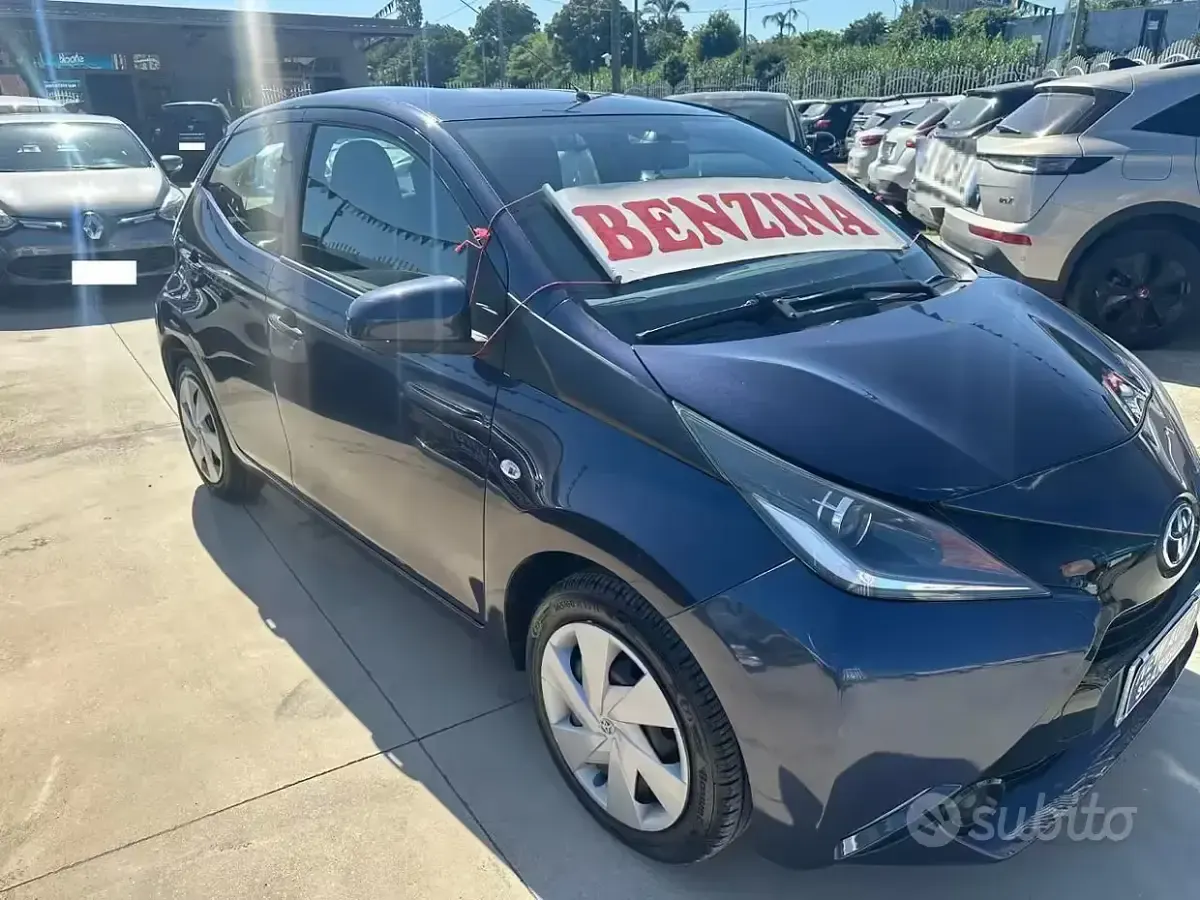 Usata Toyota Aygo X-play 69 CV (50 kW) 2015 Bluazzurro Utilitaria