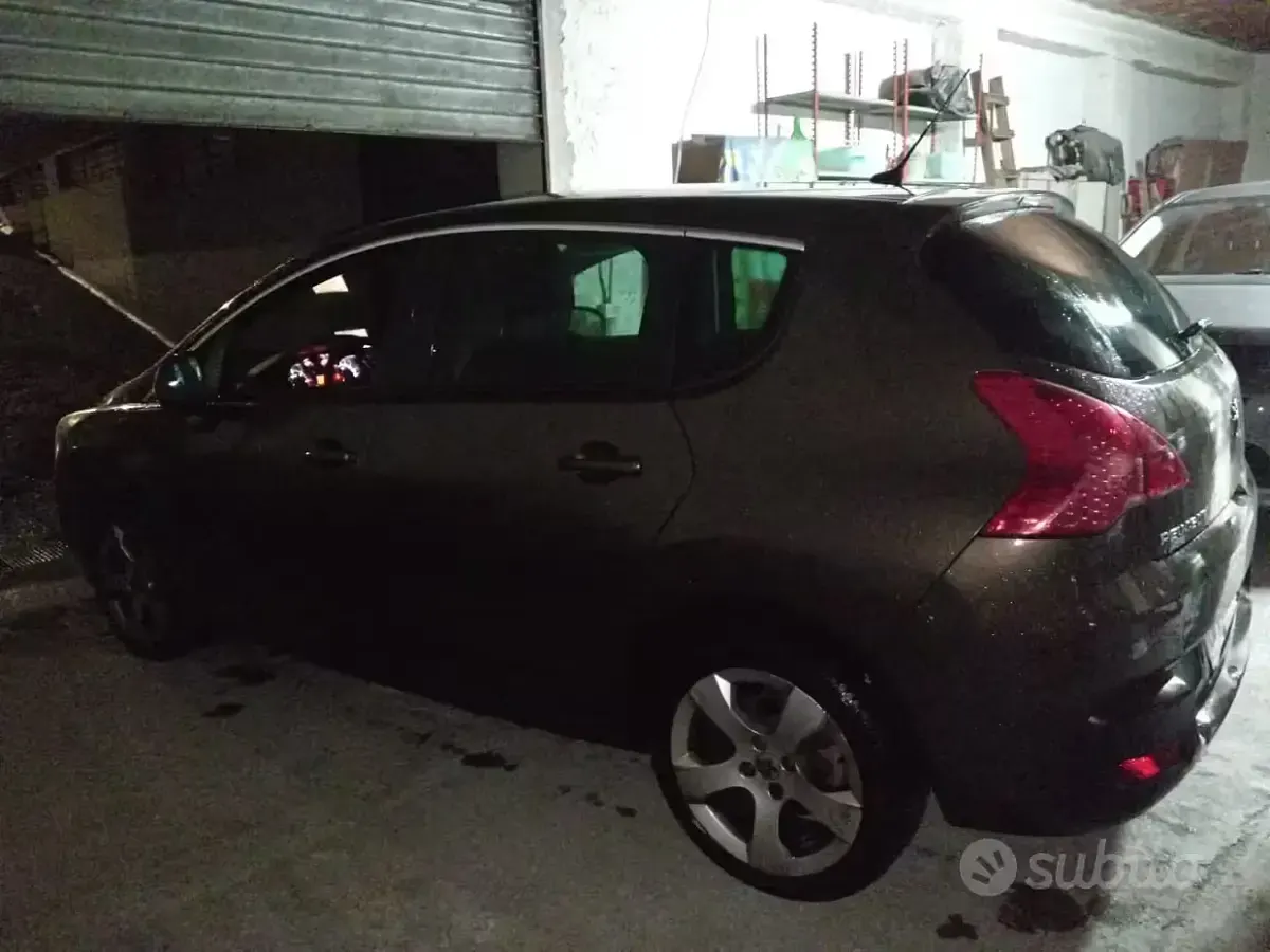 Usata Peugeot 3008 109 CV (80 kW) 2010 Marrone Station wagon