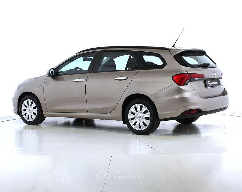 Usata Fiat Tipo Easy 95 CV (69 kW) 2017 Oro Station wagon