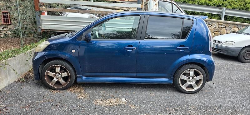 Usata Daihatsu Sirion 2005 Blu Utilitaria
