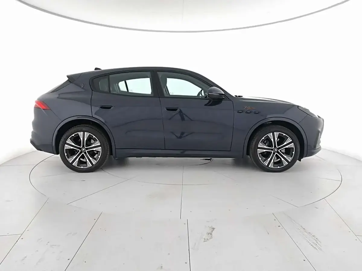 Usata Maserati Grecale Folgore 409 kW (557 CV) 2024 Blu atmosfera SUV