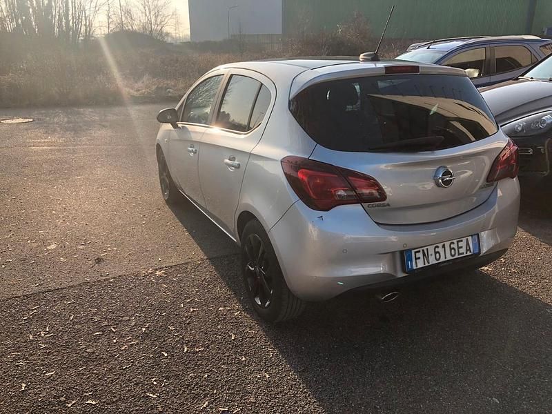 Używany Opel Corsa Innovation 90 KM (66 kW) 2018 Srebrny Hatchback