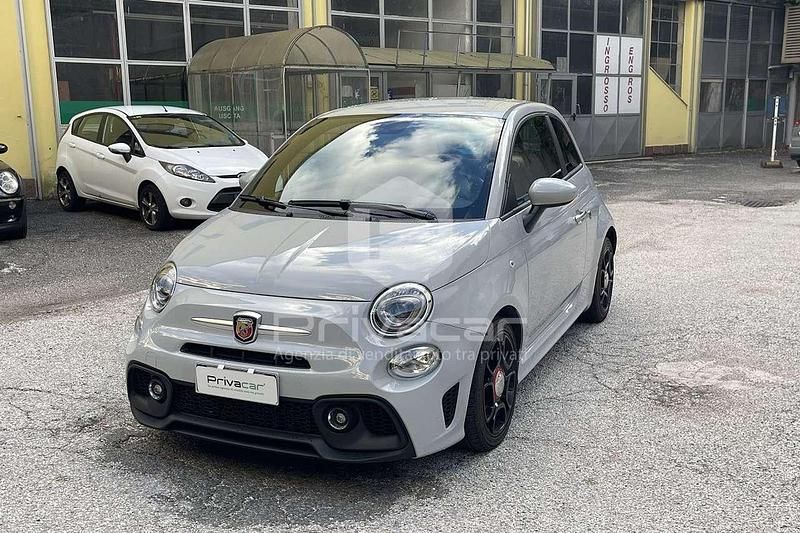 Grigio Usata 2022 Abarth 595 Due volumi | 19.900 € (Buon prezzo) - Immagine 1/4