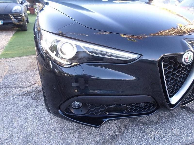 Second-hand Alfa Romeo Stelvio Business 160 CP (117 kW) 2022 Negru SUV