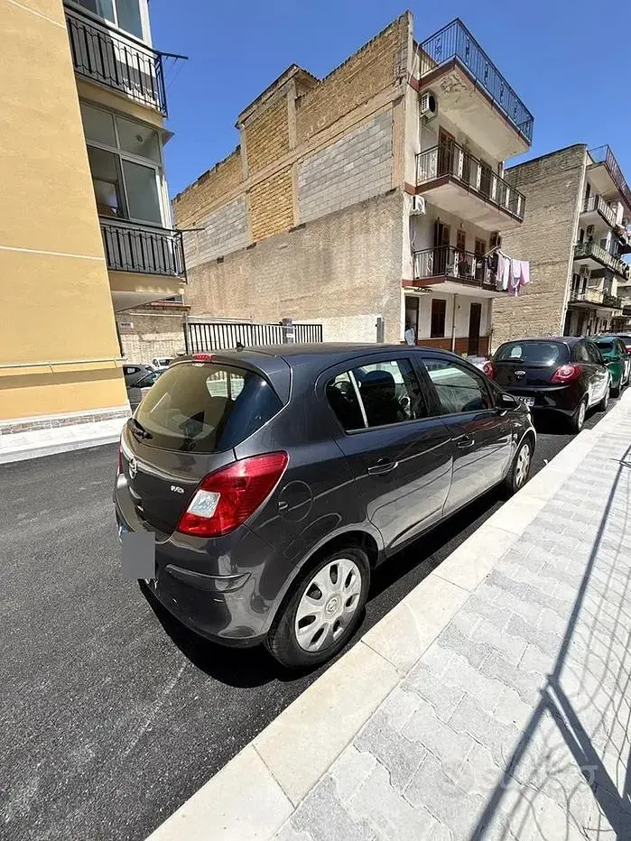 Usata Opel Corsa 85 CV (62 kW) 2012 Grigio Utilitaria