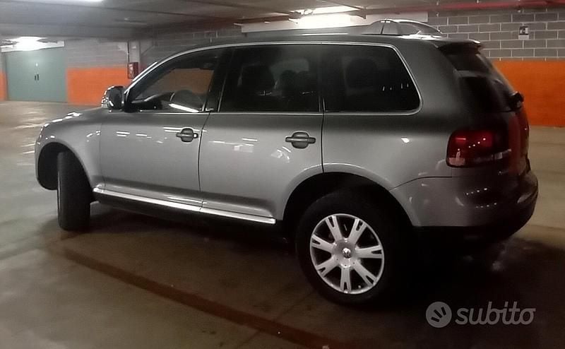 Usata VW Touareg 240 CV (176 kW) 2007 Grigio SUV
