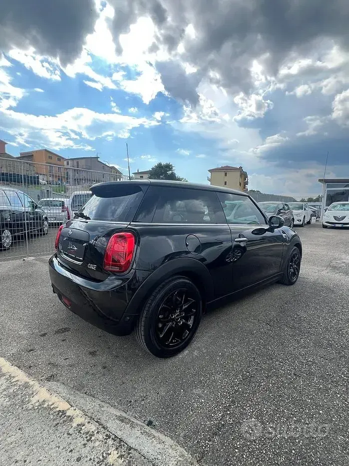 Usata Mini ONE Hype 102 CV (75 kW) 2018 Nero Utilitaria