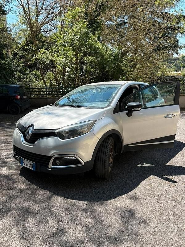 Usata Renault Captur Zen 90 CV (66 kW) 2015 Grigio SUV