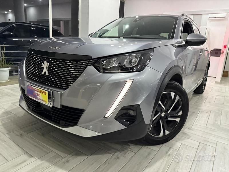 Usata Peugeot 2008 Allure 130 CV (95 kW) 2022 Grigio SUV