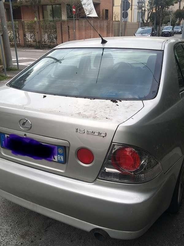 Usata Lexus IS200 155 CV (114 kW) 2000 Argento Berlina