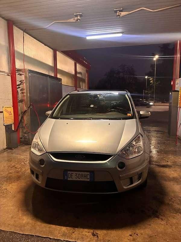 Begagnad Ford S-MAX Titanium 145 HK (106 kW) 2007 Silver Minibuss