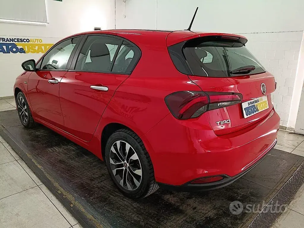 Usata Fiat Tipo Life 131 CV (96 kW) 2022 Rosso metallizzato Berlina
