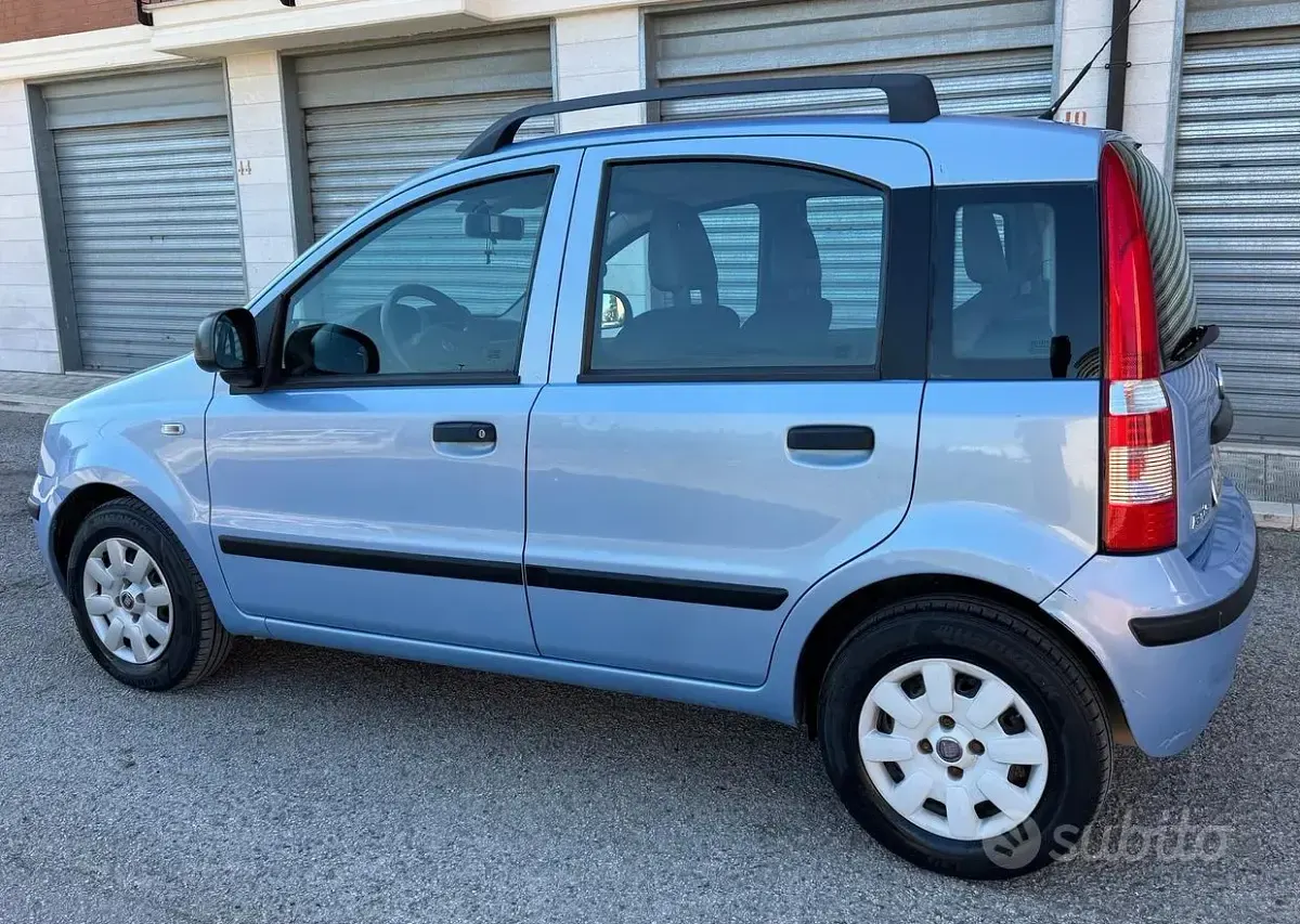 Usata Fiat Panda Lounge 69 CV (50 kW) 2012 Bluazzurro Utilitaria
