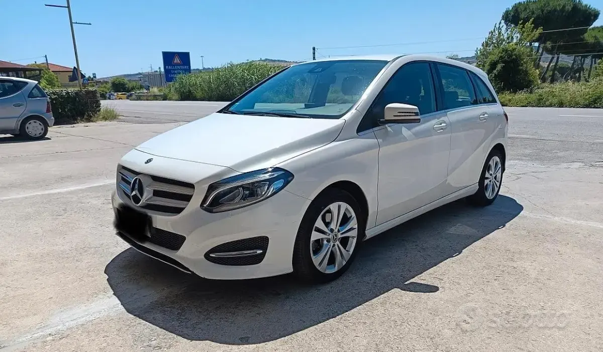 Usata Mercedes B200 Executive 136 CV (100 kW) 2017 Bianco Utilitaria