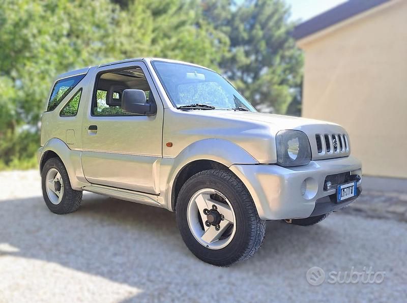 Usata Suzuki Jimny 80 CV (58 kW) 2004 Grigio SUV
