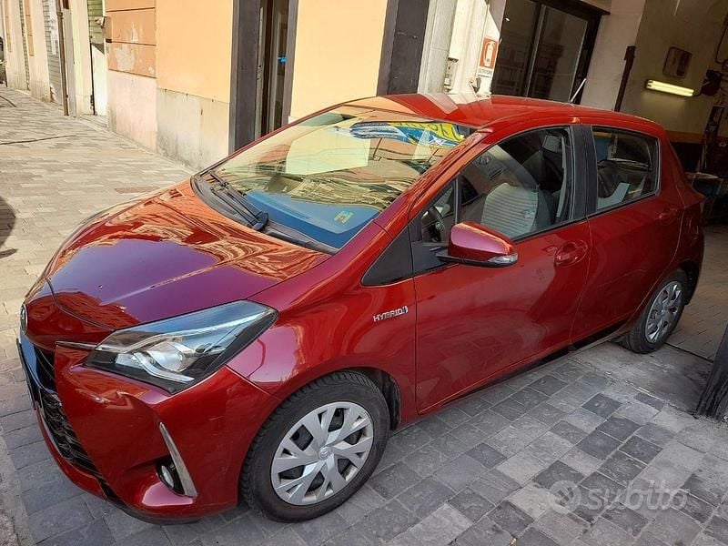 Usata 2019 Toyota Yaris Hybrid Tre volumi | 11.900 € (Ottimo prezzo) - Immagine 1/4