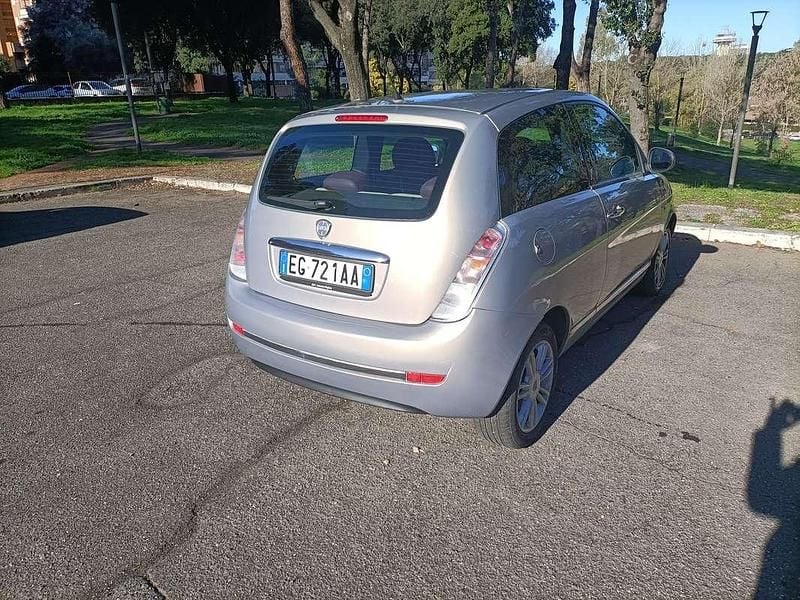 Usata Lancia Ypsilon 69 CV (50 kW) 2010 Oro Utilitaria