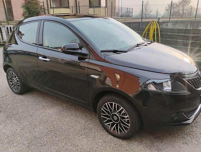 Usata Lancia Ypsilon Gold 69 CV (50 kW) 2023 Utilitaria