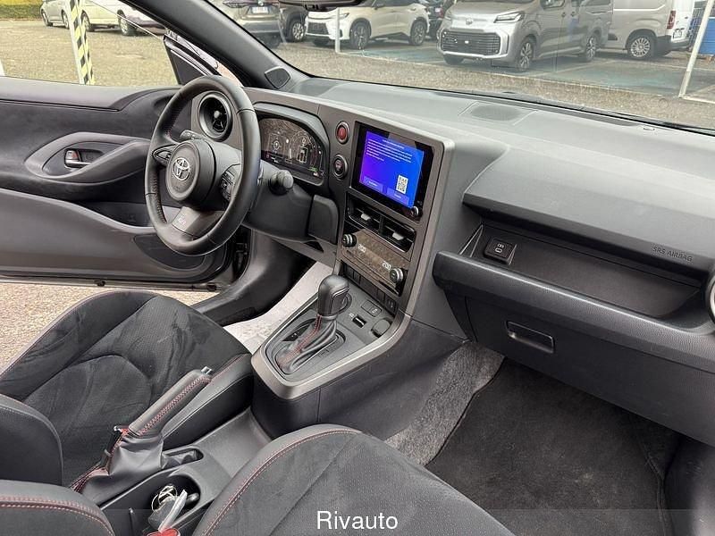 Grigio scuro Usata 2024 Toyota Yaris Due volumi | 49.900 € (Ottimo prezzo) - Immagine 1/4