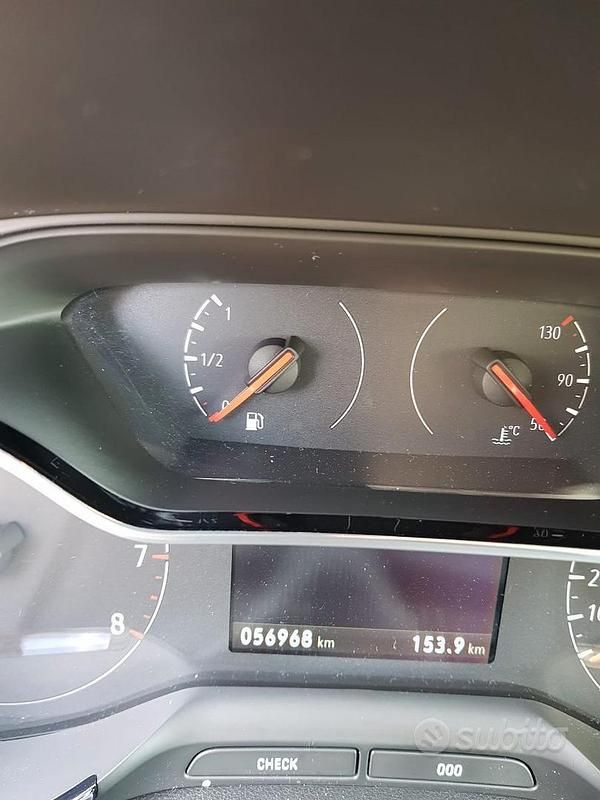 Usata Opel Crossland X 81 CV (59 kW) 2018 Grigio SUV