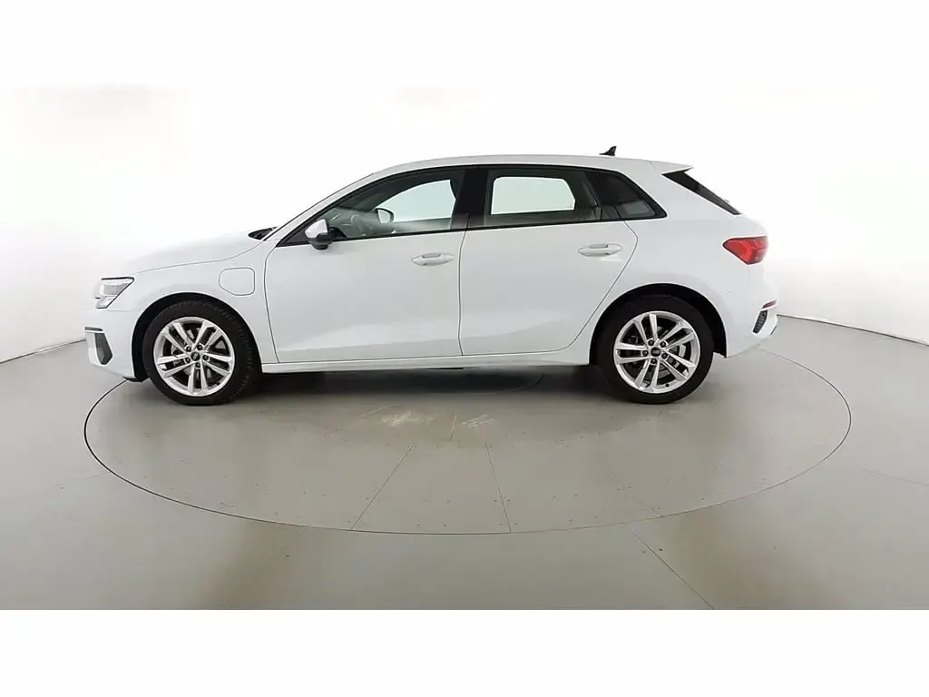 Usata Audi A3 Sportback e-tron Business 204 CV (150 kW) 2022 Bianco ghiaccio Utilitaria