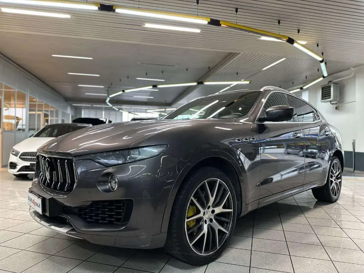 Usata Maserati Levante 275 CV (202 kW) 2016 Grigio SUV