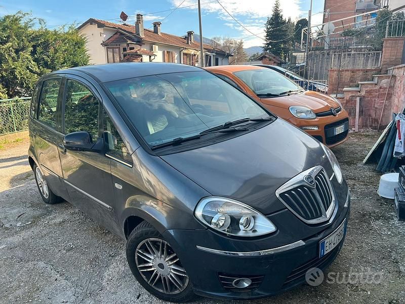 Usata Lancia Musa 90 CV (66 kW) 2011 Grigio Monovolume