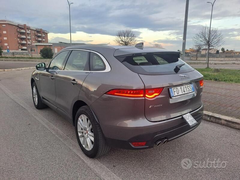 Usata Jaguar F-Pace 180 CV (132 kW) 2016 Grigio SUV
