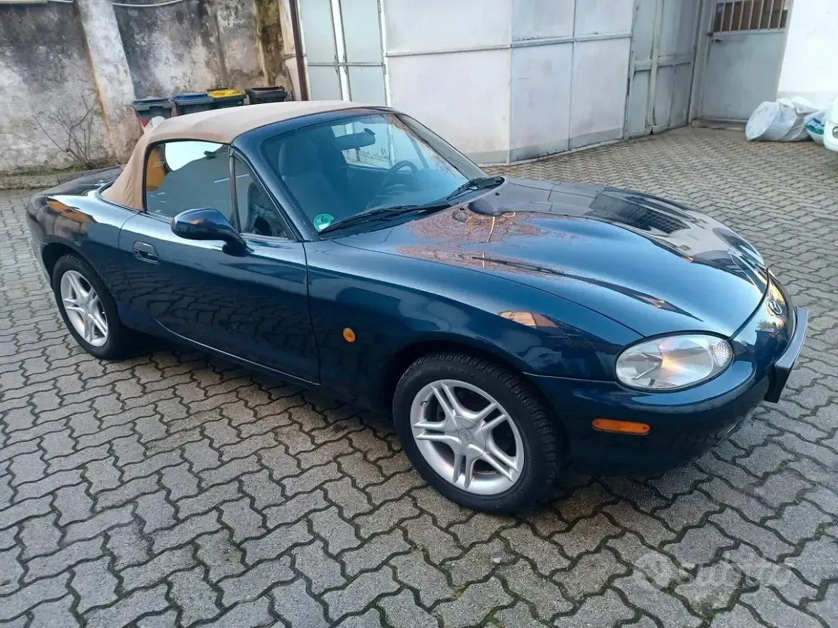 Usata Mazda MX5 110 CV (80 kW) 2000 Blu Cabrio