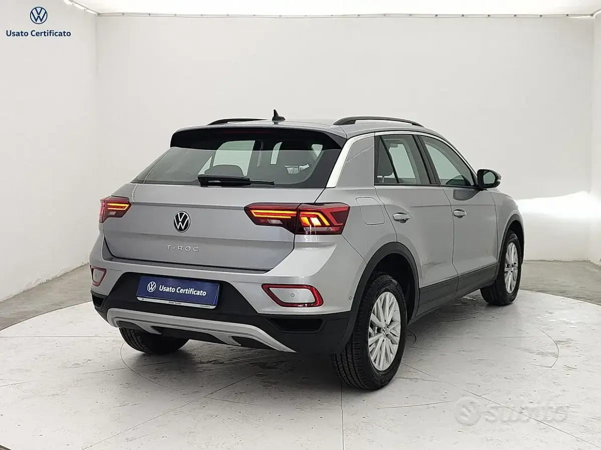 Usata VW T-Roc Life 116 CV (85 kW) 2024 Grigio SUV