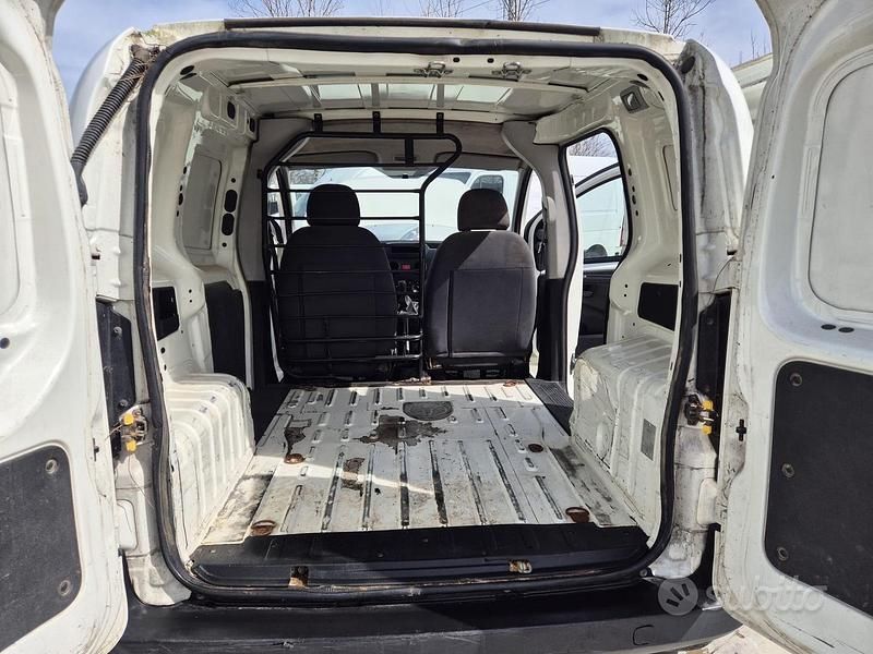 Usata Peugeot Bipper Comfort 75 CV (55 kW) 2013 Bianco Monovolume