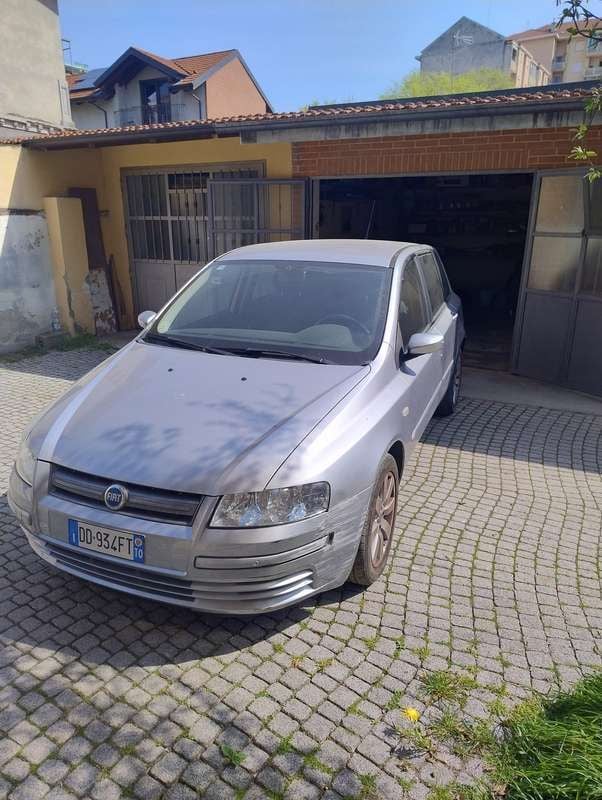 Grigio Usata 2006 Fiat Stilo Dynamic Tre volumi | 1200 € (Super prezzo) - Immagine 1/4