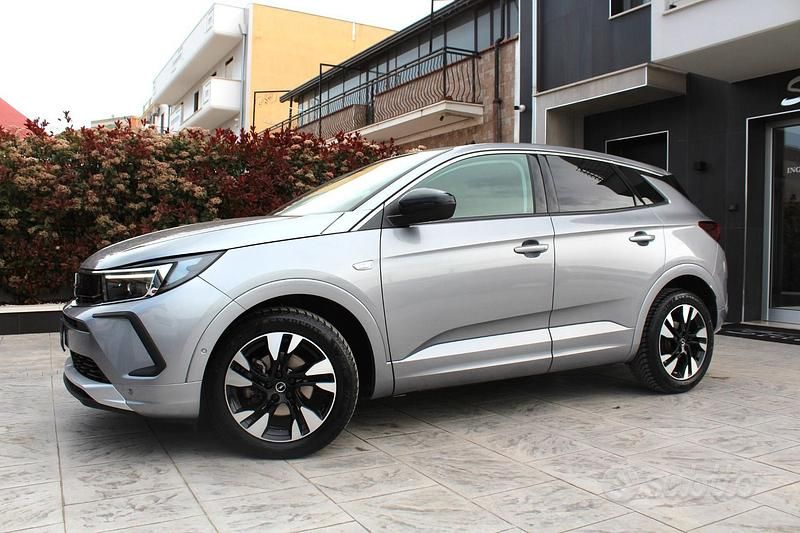 Usata Opel Grandland X Business Edition 131 CV (96 kW) 2022 Grey artense metallizzato SUV
