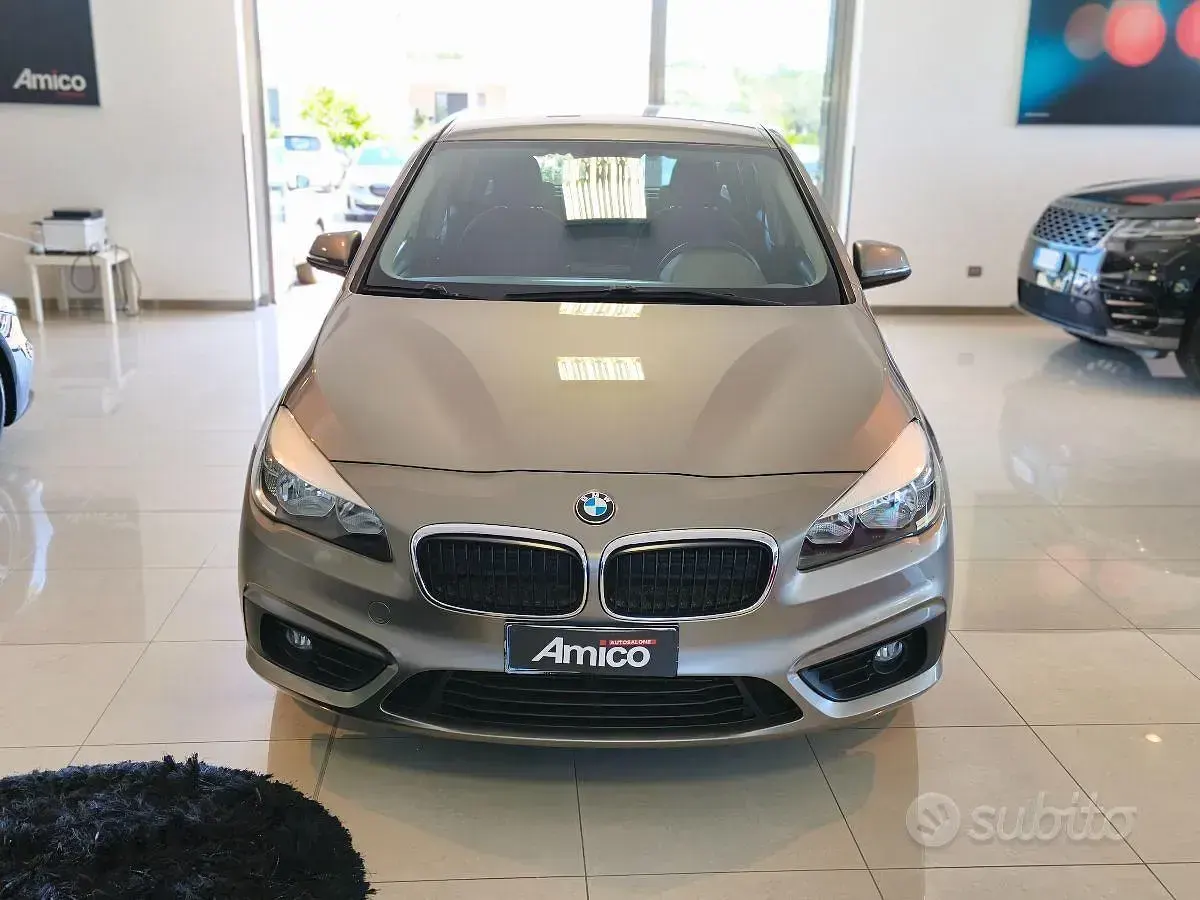 Usata BMW 218 Sport Line 150 CV (110 kW) 2016 Grigio chiaro Monovolume