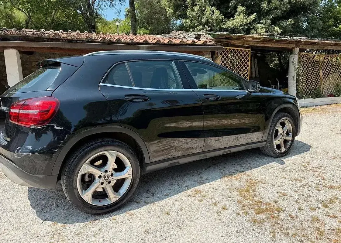 Usata Mercedes GLA200 Premium 136 CV (100 kW) 2017 Nero SUV